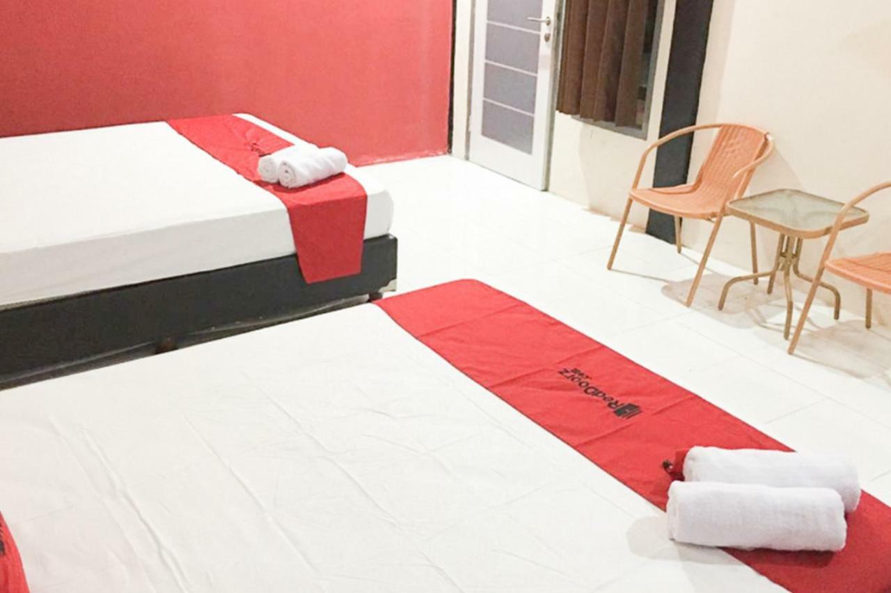 Reddoorz @ Simpang Lima Jupiter Hotel Sorong Exterior photo