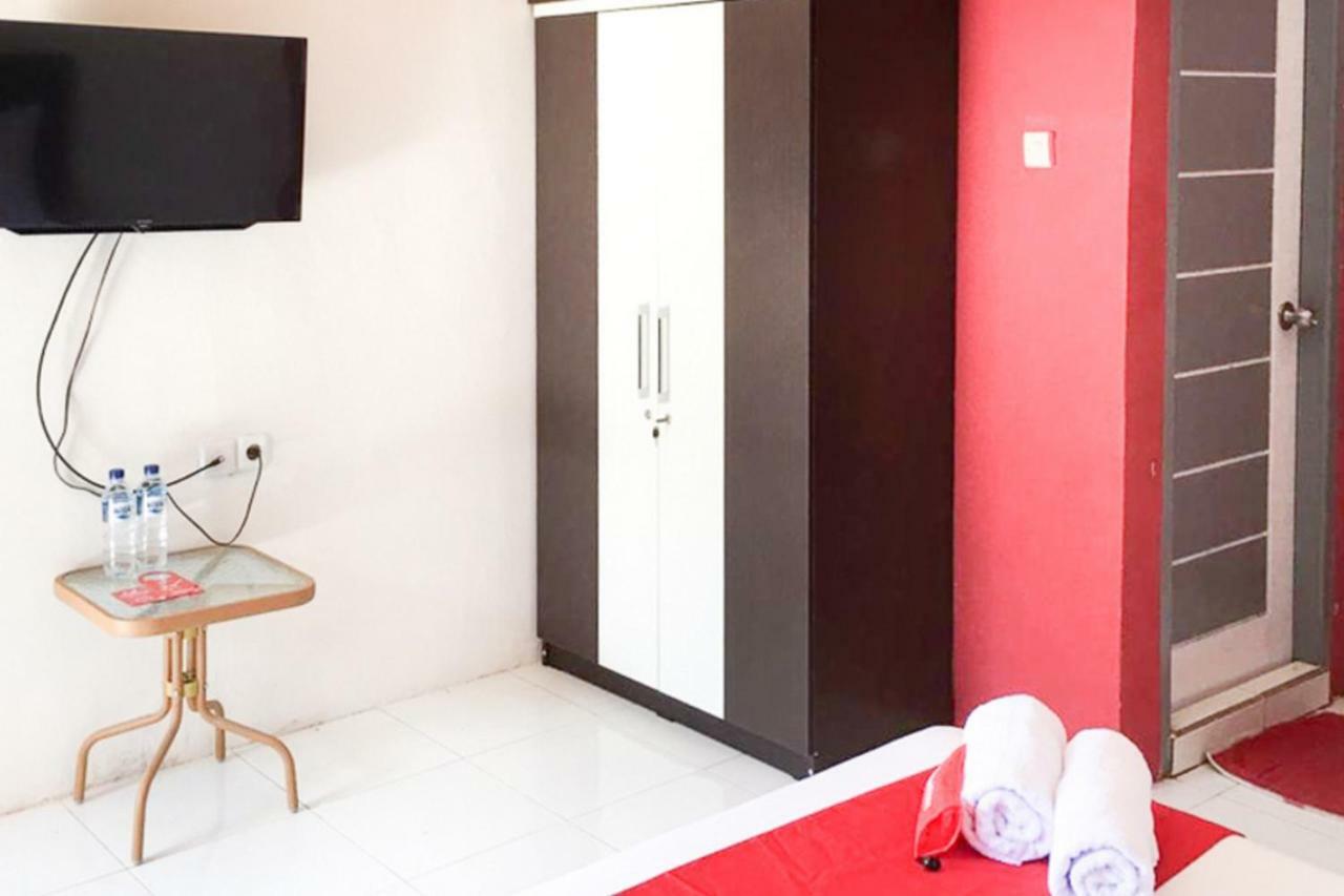 Reddoorz @ Simpang Lima Jupiter Hotel Sorong Exterior photo